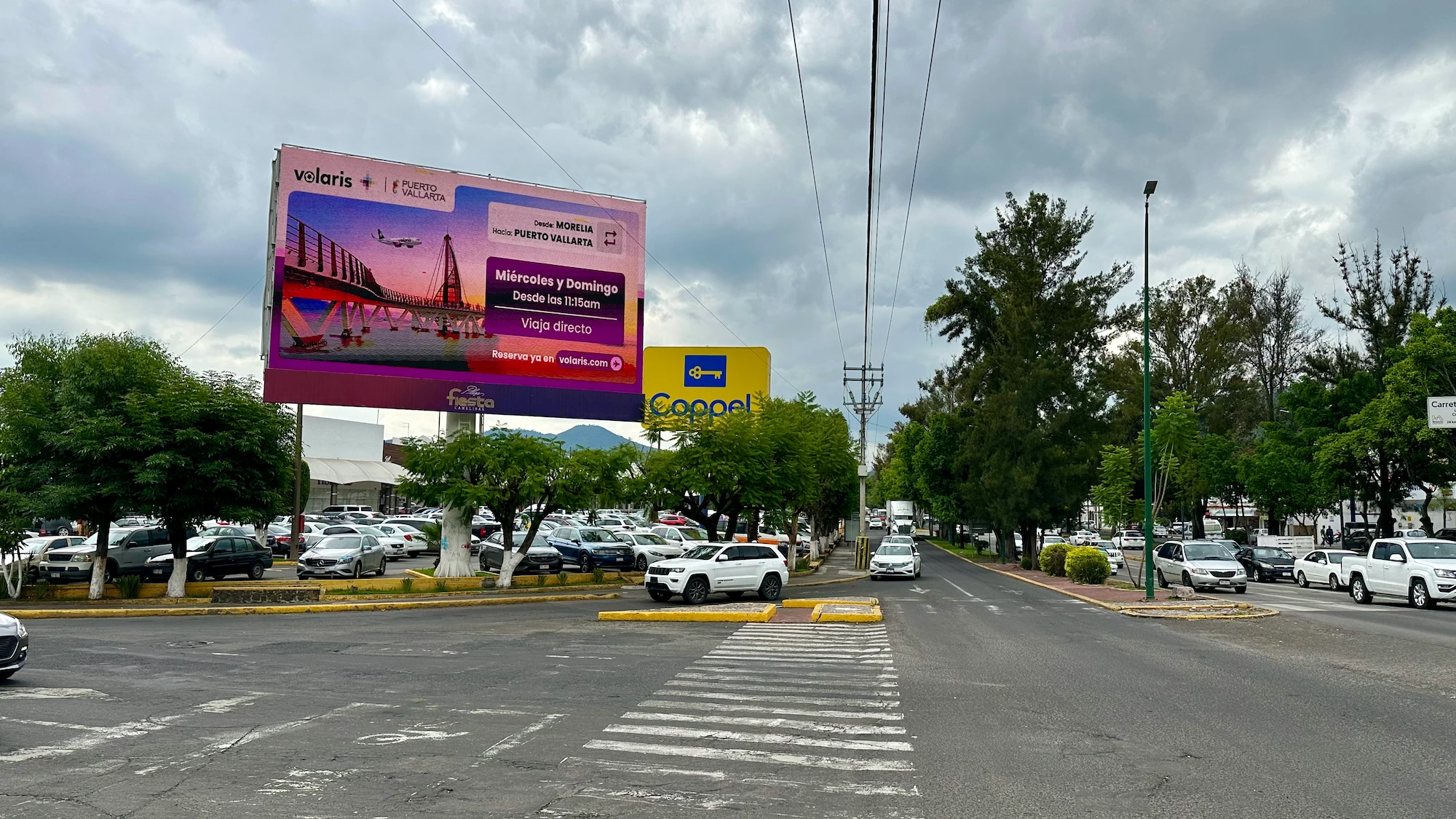 Plaza Fiesta Camelinas publicidad exterior premium