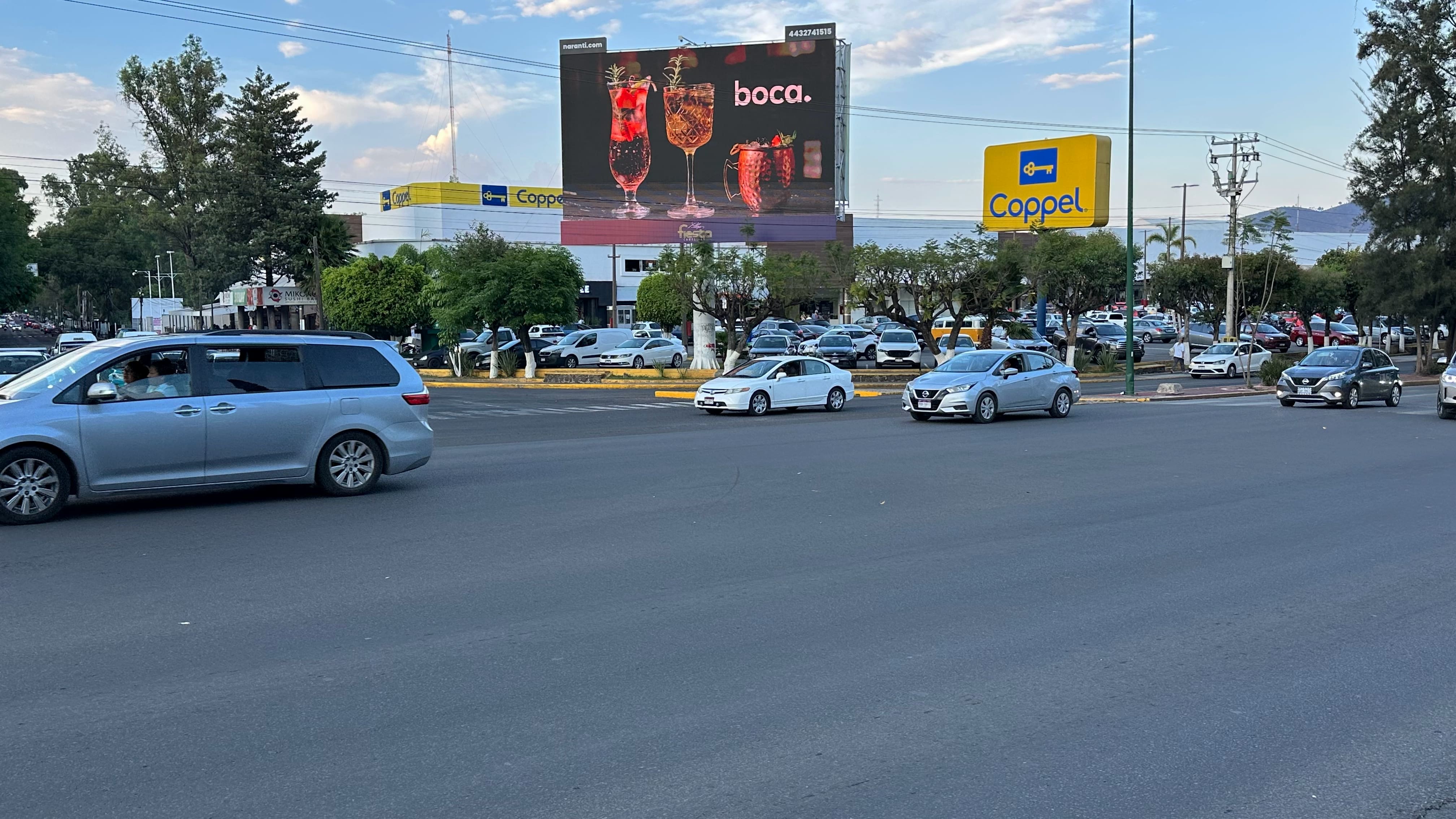 Plaza Fiesta Camelinas punto publicitario 2
